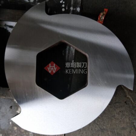  B2. All-steel SCM440C dual-shaft crusher with 3 blades